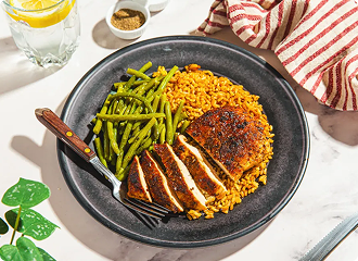 Cajun chicken with brown rice and broccoli